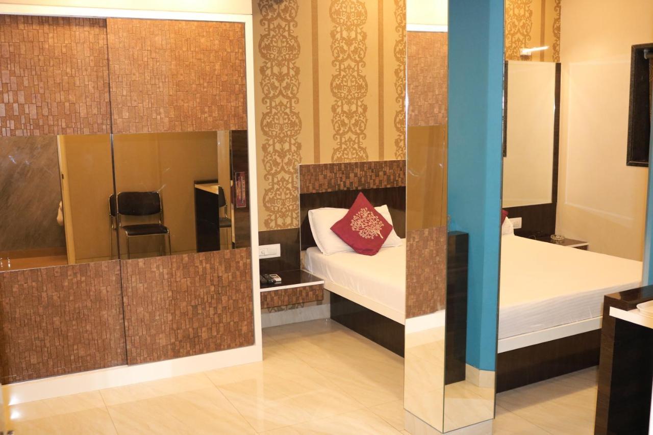 Hotel Modern Mumbai Exteriör bild