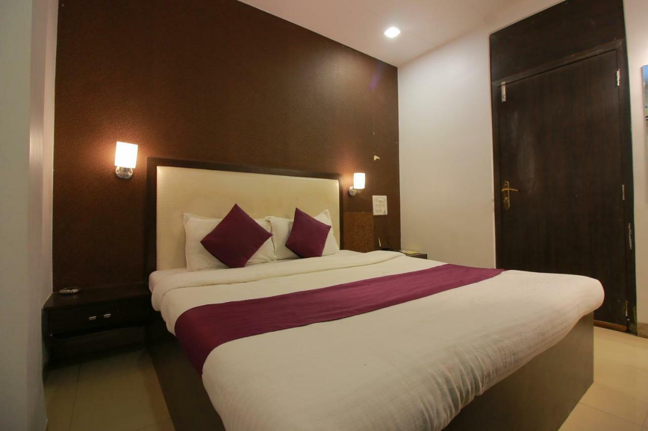 Hotel Modern Mumbai Exteriör bild
